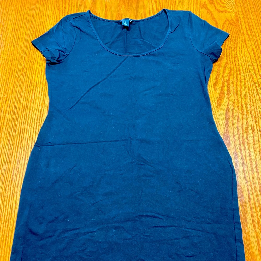 H&M black simple t-shirt dress. Sz L